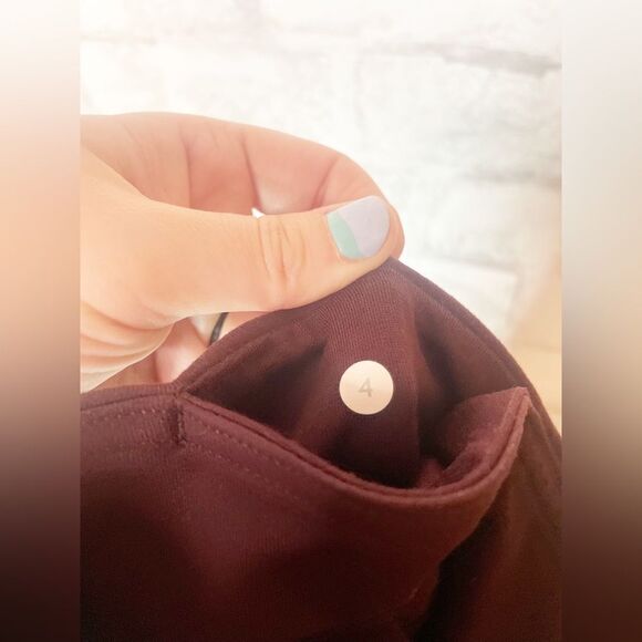 Lululemon 21" Cropped Burgundy Capri Leggings Wunder Under Material - Picture 3 of 5